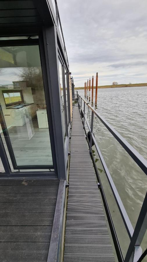 Hausboote Unteres Odertal Hausboot Kranich Hotel Швед Екстериор снимка